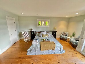 Escritorio y espacio para trabajar con laptop