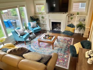 Living area - Anne Haven Spacious Retreat DT Seattle (Seattle)