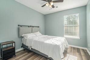 4 dormitorios, tabla de planchar con plancha, wifi y ropa de cama