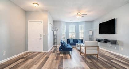 4-bedroom townhome in marvelous Conyers with WiFi, AC