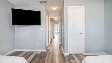 4 bedrooms, iron/ironing board, WiFi, bed sheets