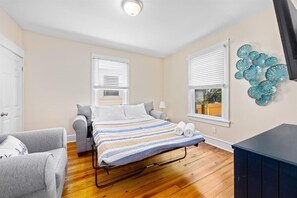 5 bedrooms, desk, iron/ironing board, free WiFi