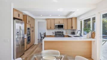 Deluxe House, 4 Bedrooms | Executive lounge