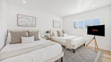 Deluxe House, 4 Bedrooms | Executive lounge