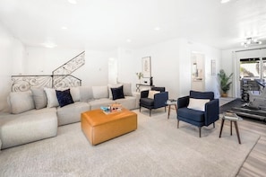 Casa Deluxe, 4 habitaciones | Salón ejecutivo