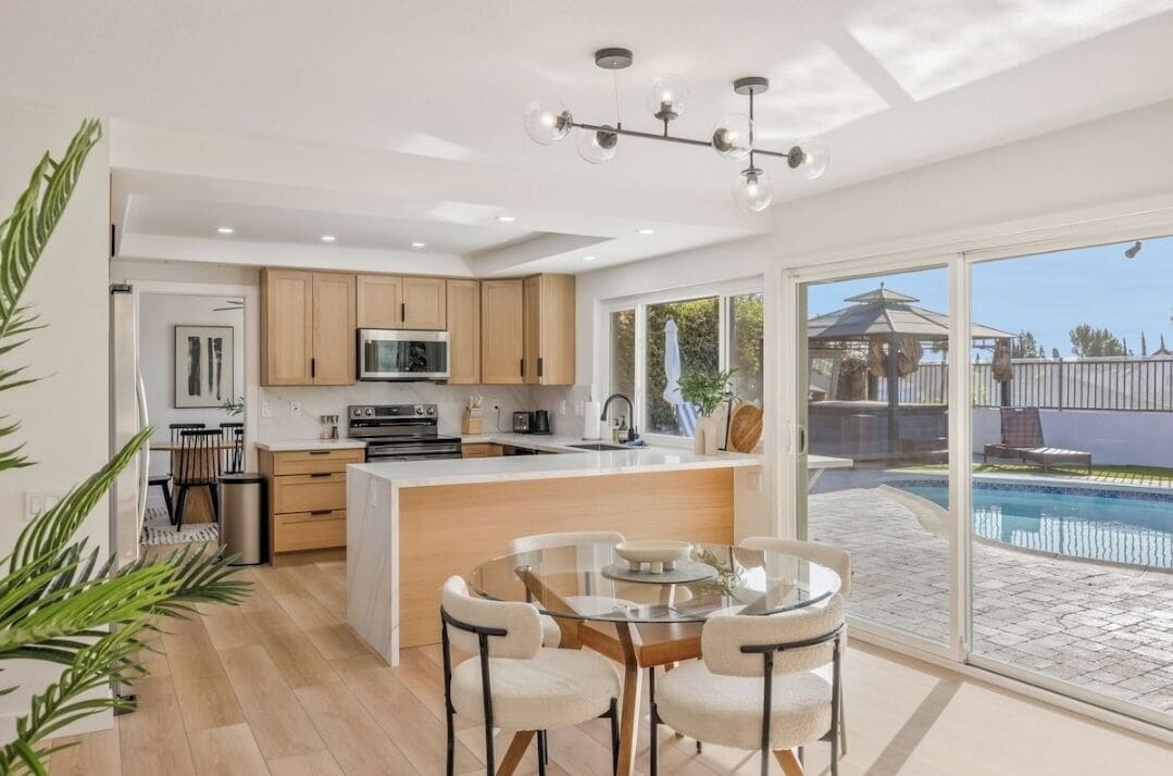 Deluxe House, 4 Bedrooms | Executive lounge