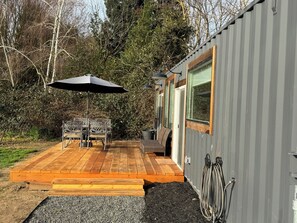 Outdoor dining - Tuscan Villa Riverfront 1-bedroom, 1 Bath, Oakdale with WiFi and AC (Oakdale)