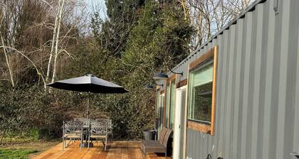 Tuscan Villa Riverfront 1-bedroom, 1 Bath, Oakdale with WiFi and AC