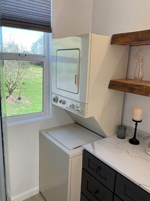 Interior - Tuscan Villa Riverfront 1-bedroom, 1 Bath, Oakdale with WiFi and AC (Oakdale)