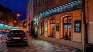 A hotel with a sign reading "U MALO GLENA" and a visible entrance with a window displaying a sign for "BARTOCHOVSKI". - 1 Bed Flat - Sleeps 4 - Pets - Wifi (Praha)
