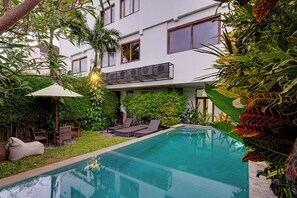 Outdoor pool, sun loungers