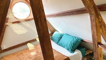 Classic Cabin, Mountain View | 2 bedrooms, laptop workspace, free WiFi