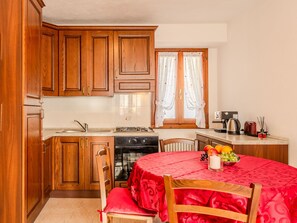 Fridge, microwave, oven, cookware/dishes/utensils