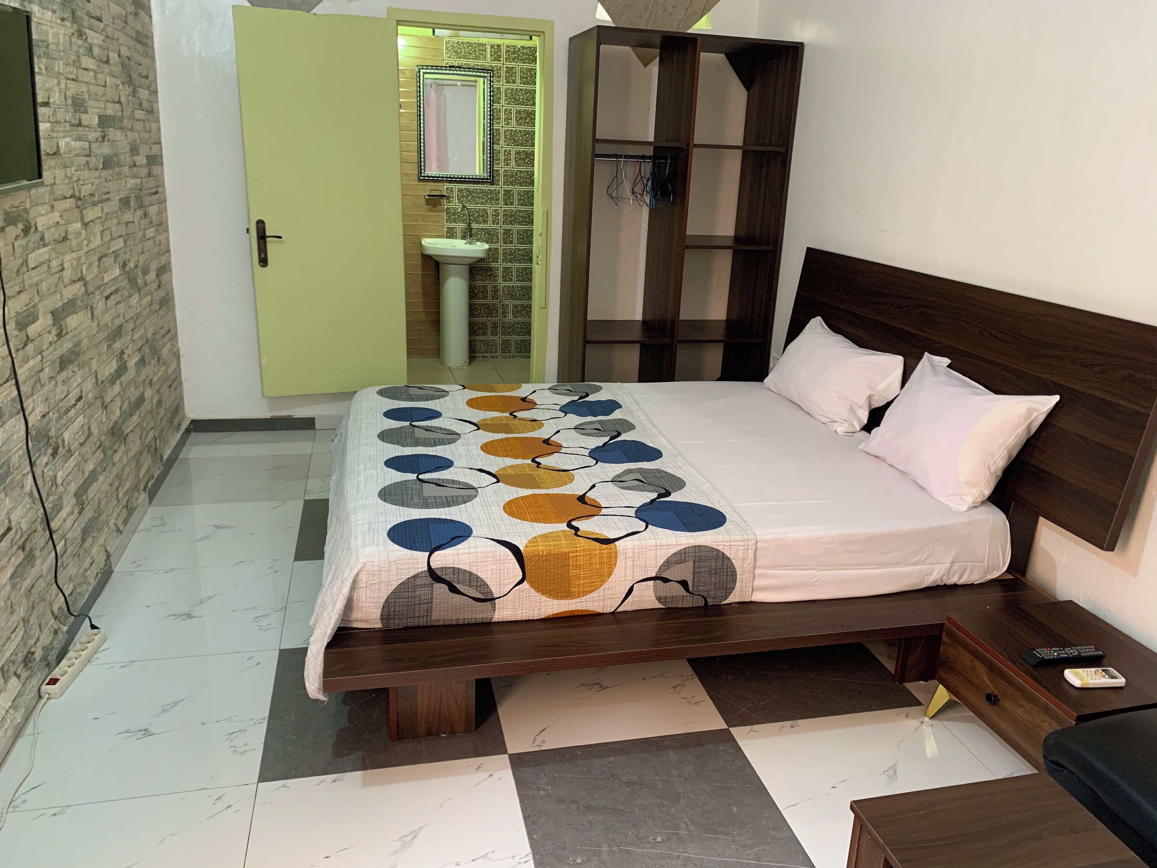 2 bedrooms, WiFi, bed sheets