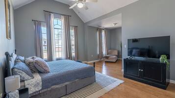 3 makuuhuonetta, työpöytä, silitysrauta/-lauta, ilmainen Wi-Fi