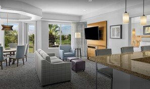 TV connectée, cheminée, lecteur de DVD, table de tennis de table