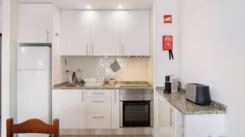 Frigorífic, microones, forn i placa de cuina