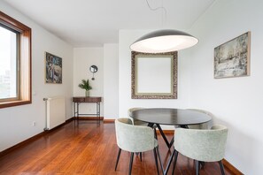 Dining - GuestReady - Serene hideout in Leça da Palmeira (Porto)