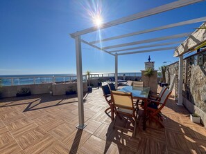 Outdoor dining - Apartment 'Del Sur' with Sea View, Wi-Fi and Air Conditioning (torrox costa)