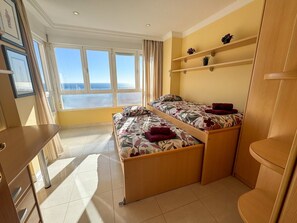 3 bedrooms, free WiFi, bed sheets - Apartment 'Del Sur' with Sea View, Wi-Fi and Air Conditioning (torrox costa)