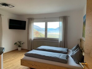 2 bedrooms, iron/ironing board, travel cot, WiFi