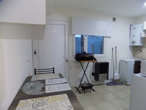 Dining - Cozy 1-bedroom apartment in charming Ushuaia with WiFi (Ushuaia)