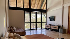 5 bedrooms, iron/ironing board, WiFi, bed sheets