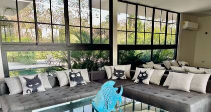 Luxurious 5-bedroom villa with fitness room, WiFi in charming Cartagena