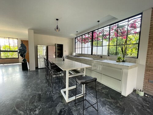 Luxurious 5-bedroom villa with fitness room, WiFi in charming Cartagena