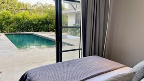 5 bedrooms, iron/ironing board, WiFi, bed sheets