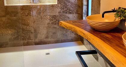 Luxurious 5-bedroom villa with fitness room, WiFi in charming Cartagena