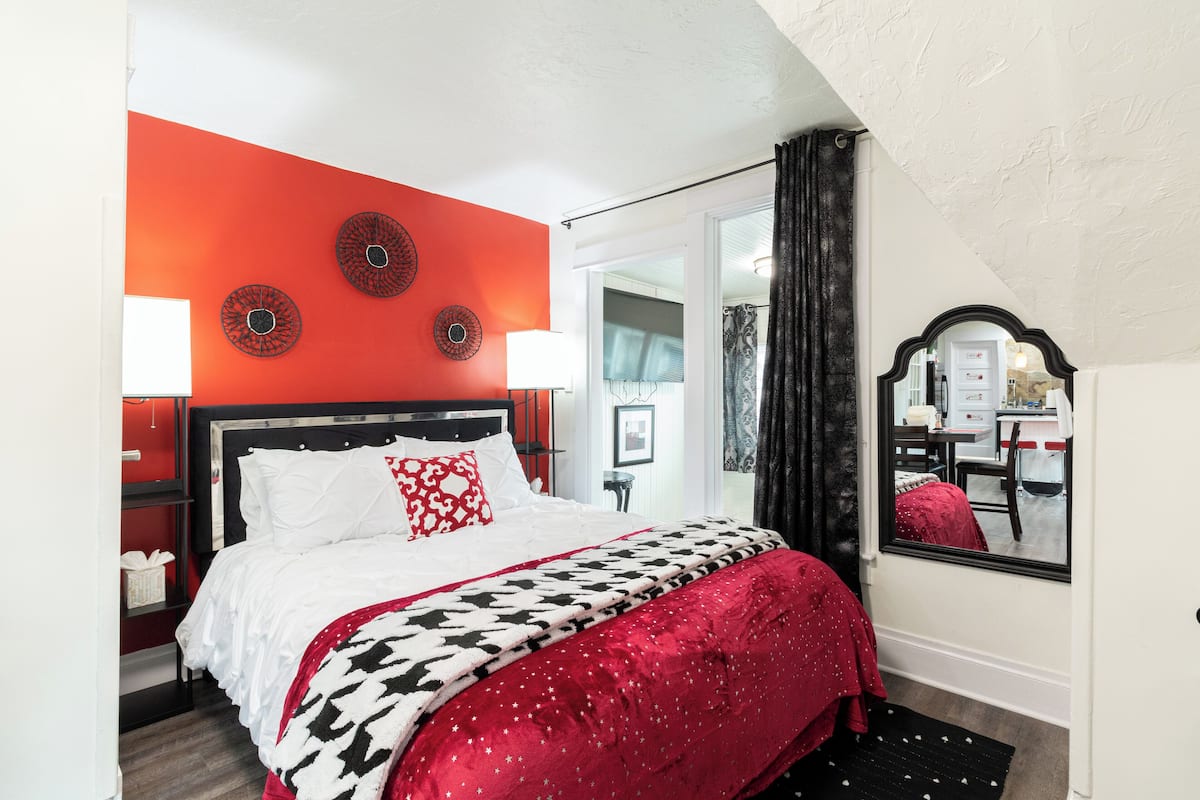 Basic Studio Suite | 1 bedroom, travel crib, free WiFi