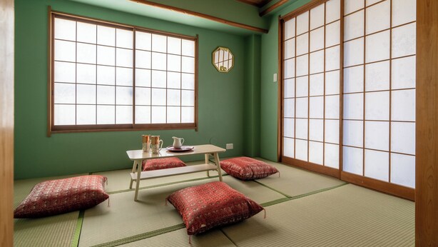 A traditional Japanese room with tatami flooring, shoji screens, and a low wooden table with cushions. - Asakusa Temple 4min Skytree 10min Japanese Cozy House  (Tokyo)