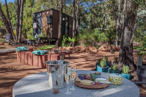 Outdoor dining - Jarrah Valley Escape in Bedfordale by Tiny Away (Bedfordale)