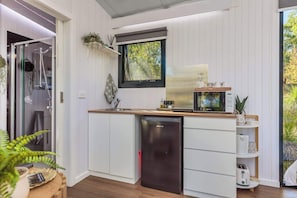 Fridge, microwave, stovetop, toaster