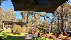 Outdoor dining - Jarrah Valley "Sunset" by Tiny Away (Bedfordale)