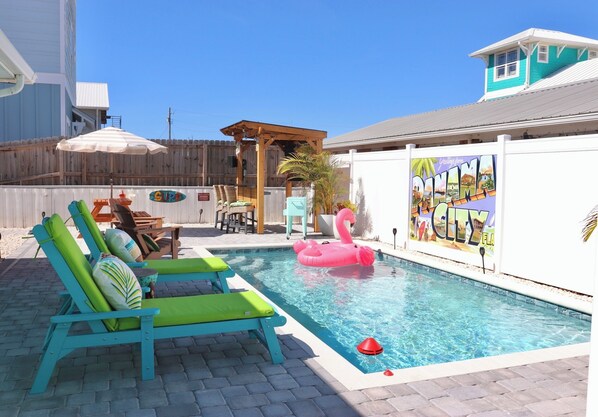 Outdoor pool, a heated pool