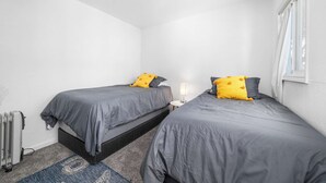 1 habitación, tabla de planchar con plancha, cuna de viaje y wifi 