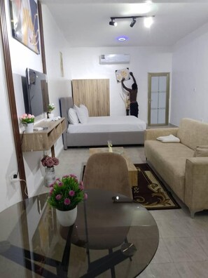Deluxe Studio | Living area - SHEPHERD LINKS APARTMENTS (Accra)