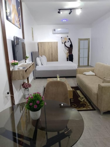 SHEPHERD LINKS APARTMENTS 