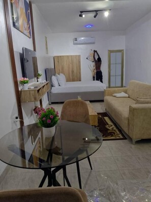 Deluxe Studio | Bathroom - SHEPHERD LINKS APARTMENTS  (Accra)