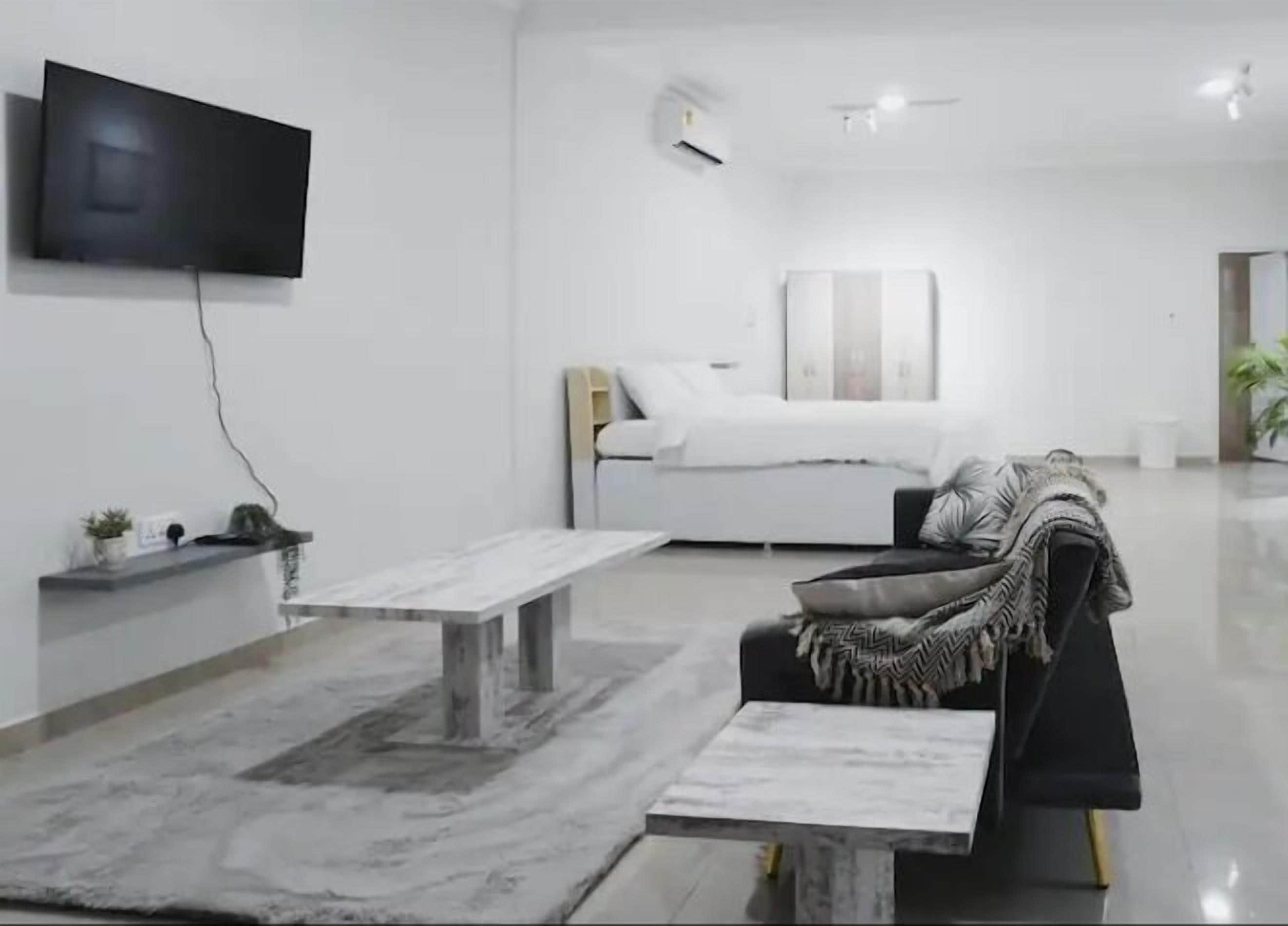 Deluxe Studio | Living area