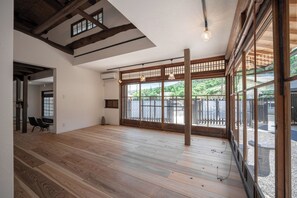 Unclassified image, 2 of 44, button