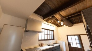 Fridge, microwave, stovetop, cookware/dishes/utensils