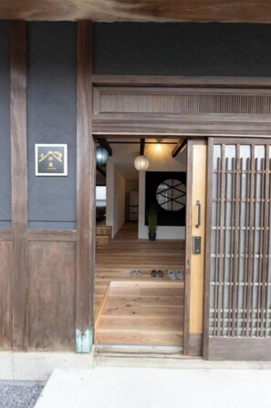 Exterior detail - 2 Bedroom Apartment / Awaji Hyōgo (Awaji)