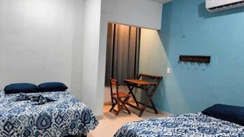 Een strijkplank/strijkijzer, gratis wifi, beddengoed