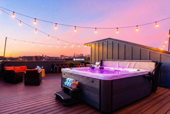 Tina de hidromasaje al aire libre