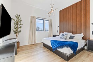 4 bedrooms, desk, iron/ironing board, WiFi