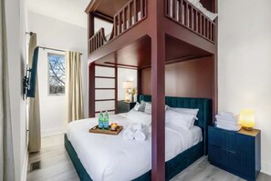 4 bedrooms, desk, iron/ironing board, WiFi - Music City July 4th rooftop hot tub, game room, sauna near Broadway (Nashville)