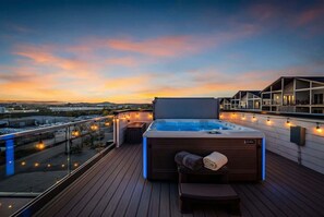 Terrace/patio - Spring rooftop hot tub, disco lounge, skyline views near Broadway (Nashville)